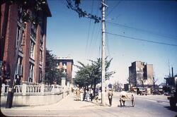 横浜中心部を歩く日本人 / Japanese People Walking in the City Centre of Yokohama image