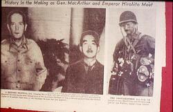 新聞に掲載されたマッカーサー元帥と天皇の写真 / Photograph of General of the Army MacArthur and the Emperor Published in the Newspaper image