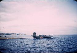 海にうかぶ飛行艇 / Seaplane Floating on the Sea image