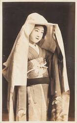 和装女性 / Woman Dressed in Kimono image