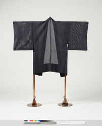 黒絽羽織　四つ割菱紋付（紐付） / Black Haori (Short Coat) of Silk Gauze with Yotsuwari-Bishi (Four-Diamond) Family Crests and Tie Strings image