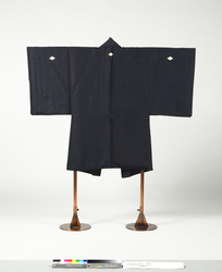 黒羽織　四つ割菱紋付（紐房付） / Black Haori (Short Coat) with Yotsuwari-Bishi (Four-Diamond) Family Crests and Tasseled Ties image