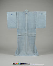薄藍色麻地帷子　四つ割菱付 / Unlined Pale Indigo Linen Kimono with Yotsuwari-Bishi (Four-Diamond) Family Crests image