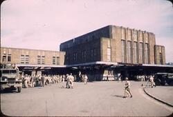 駅周辺の捕虜 1 / Prisoners of War Near the Station 1 image