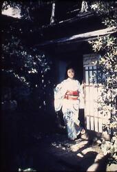 和服姿の女性 / Woman in Kimono image