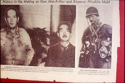 新聞に掲載されたマッカーサー元帥と天皇の写真 / Photograph of General of the Army MacArthur and the Emperor Published in the Newspaper image