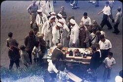 ヤミ市を見物するアメリカの水兵と陸軍兵 2 / American Sailors and Army Soldiers Looking Around a Black Market 2 image
