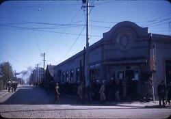 PXに並ぶアメリカ兵 / American Soldiers Lining Up at PX image