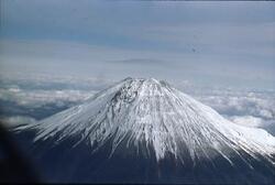 富士とその噴火口の近景 1 / Close View of Mt. Fuji and Its Crater 1 image