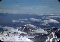 富士とその噴火口の近景 2 / Close View of Mt. Fuji and Its Crater 2 image