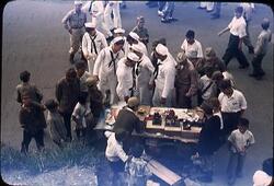 ヤミ市を見物するアメリカの水兵と陸軍兵 2 / American Sailors and Army Soldiers Looking Around a Black Market 2 image