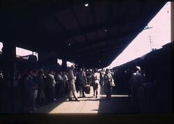 横浜駅に到着した捕虜 / Prisoners of War Arriving at Yokohama Station image