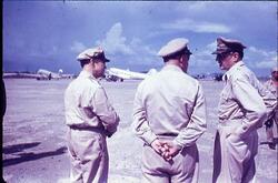 マッカーサー元帥とマーシャルほか,マニラにて / General of the Army MacArthur, Marshall, and Others in Manila image