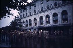 横浜ニューグランドホテル前で演奏するアメリカ軍楽隊 / American Military Band Performing in Front of Yokohama New Grand Hotel image