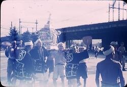御輿をかつぐ日本の若者 / Japanese Youths Carrying a Mikoshi image
