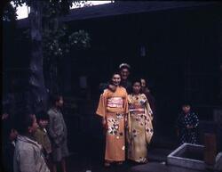 和服姿の女性とアメリカ兵 / A Woman in Kimono and an American Soldier image