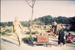 消防ポンプを運ぶ夫婦 / A Couple Carrying a Fire Pump image