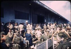 赤十字のカウンターに集まる捕虜 / Prisoners of War Gathered at the Red Cross Counter image