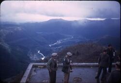 中禅寺湖をながめるアメリカ兵 / American Soldiers Looking at Lake Chūzenji image