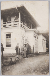 記念撮影 和洋折衷館前にて / Commemorative Photograph Taken in Front of the Building in a Blending of Japanese and Western Styles image