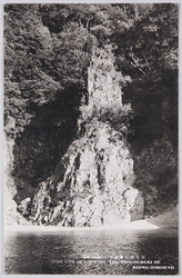 (瀞峽の絶勝)下瀞峽の天柱石 / (Superb View of the Dorokyō Gorge) Tenchūseki Rock at the Lower Reaches of the Dorokyō Gorge image