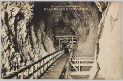 (江の島名勝)江島神社　洞窟内の拜殿 / (Scenic Beauty of Enoshima Island) Enoshima Shrine, Small Shrine in the Cave image