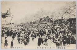 (熊谷名勝)熊谷堤 桜花賑ヒ / (Scenic Beauty of Kumagaya) Bustling Cherry Blossom Viewing on the Kumagaya Embankment image