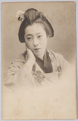 日本髪の女性 / Woman with Japanese Coiffure image