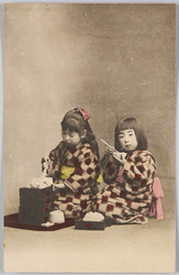 蕎麦を食べる二人の少女 / Two Girls Eating Soba Noodles image