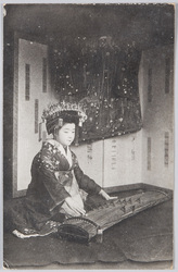 琴を弾く京都島原の太夫 / Tayū (Courtesan of the Highest Rank) Playing the Koto (Japanese Harp) in Shimabara, Kyoto image