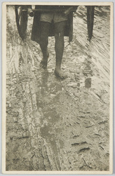 裸足で荷車を引く人 / A Barefooted Person Pulling a Cart image