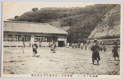 勝浦町ニ於ケル　陸軍砲兵工科学校生徒遊泳演習 / Swimming Exercise of Students of the Army Artillery Technical School in Katsuurachō image