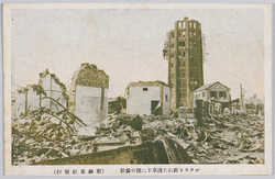 ポッキリ折れた浅草十二階の惨状 / Scene of the Disaster at the Asakusa 12-Story Tower with Its Upper Floors Snapped Off image
