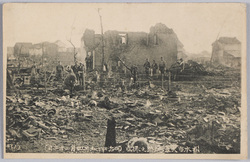松本市大火焼跡之惨状絵葉書 / Picture Postcard of the Great Fire of Matsumotoshi: Scene of the Disaster of the Burnt Remains image