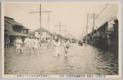 都下稀有ノ大洪水下谷広徳寺前道路ノ浸水 / Unusual Great Flood in the Capital: Inundation on the Road in Front of the Kōtokuji Temple, Shitaya image