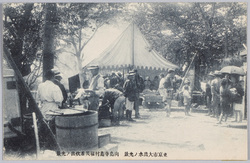 東京市大出水ノ光景向島寺島村罹災者炊出ノ光景 / Scene of the Great Flood in Tokyoshi: Scene of Hot Meal Provision to Sufferers, Terajimamura, Mukōjima image