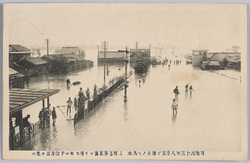 明治四十三年八月都下稀有ノ大洪水三河島停車場ヨリ浸水セル千住方面ヲ見ル / Unusual Great Flood of August 1910 in the Capital: View of the Inundated Senju District from Mikawashima Station image