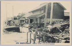 明治四十三年八月都下稀有ノ大洪水大森海岸民家崩壊ノ惨状 / Unusual Great Flood of August 1910 in the Capital: Scene of the Disaster of the Destroyed Houses on the Ōmori Coast image