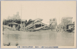 明治四十三年八月都下稀有ノ大洪水大森附近民家流出ノ惨状 / Unusual Great Flood of August 1910 in the Capital: Scene of the Disaster of Houses Washed Away by the Flood near Ōmori image
