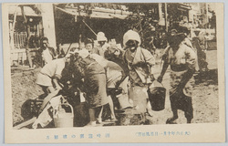 (大正六年十月一日暴風被害)洲崎遊廓の被難者 / (Storm Damage on October 1st, 1917) Evacuees in the Susaki Licensed Quarters image