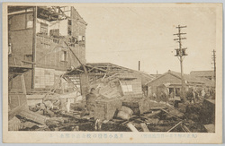 (大正六年十月一日暴風被害)月島小学校の校舎過半奪去らる / (Storm Damage on October 1st, 1917) Most of the Buildings of Tsukishima Elementary School Were Carried Off image