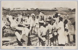 南洋ノ珍客自ラ軍用電話ヲ掛ケテ不思議ガル(於三聯隊八月二十三日) / Welcome Guests from the South Seas Show Curiosity about Calling with a Military Telephone (at the Third Regiment on August 23rd) image