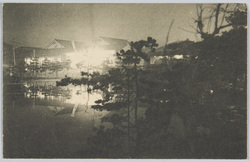 池畔の建物夜景 / Night View of a Building by a Pond image