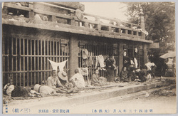 明治四十三年八月 (大洪水)　浅草観音堂ノ避難民 / August 1910 (Great Flood) Evacuees in the Kannondo Hall of the Sensōji Temple image