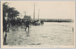 都下稀有ノ大洪水　隅田川汎濫吾妻橋附近ノ光景 (明治四十三年八月十二日撮影) / Unusual Great Flood in the Capital: The Flooding of the Sumida River; Scene near the Azumabashi Bridge (Photographed on August 12th, 1910) image