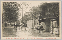  (稀有の大洪水)明治四十三年八月十二日浅草千束町芸者避難の光景 / (Unusual Great Flood) August 12th, 1910: Scene of the Evacuation of Geishas, Senzokumachi, Asakusa image