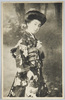 羽子板と羽根を持つ和装女性/Woman in Kimono Holding a Hagoita and Shuttlecock image