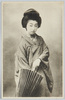 和傘を持つ和装女性/Woman in Kimono Holding a Japanese Umbrella image