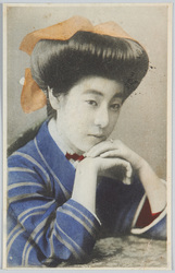 頬杖をつく女性 / Woman Resting Her Head on Her Hands image