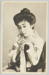 椅子に座る和装女性 / Woman in Kimono Sitting on a Chair image